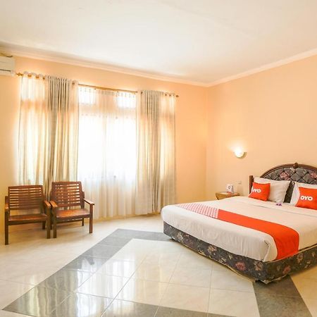 Oyo 1732 Edotel Praya Syariah Exterior foto
