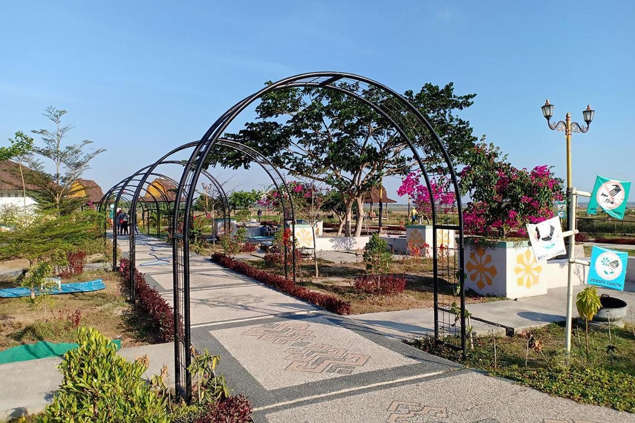 Oyo 1732 Edotel Praya Syariah Exterior foto