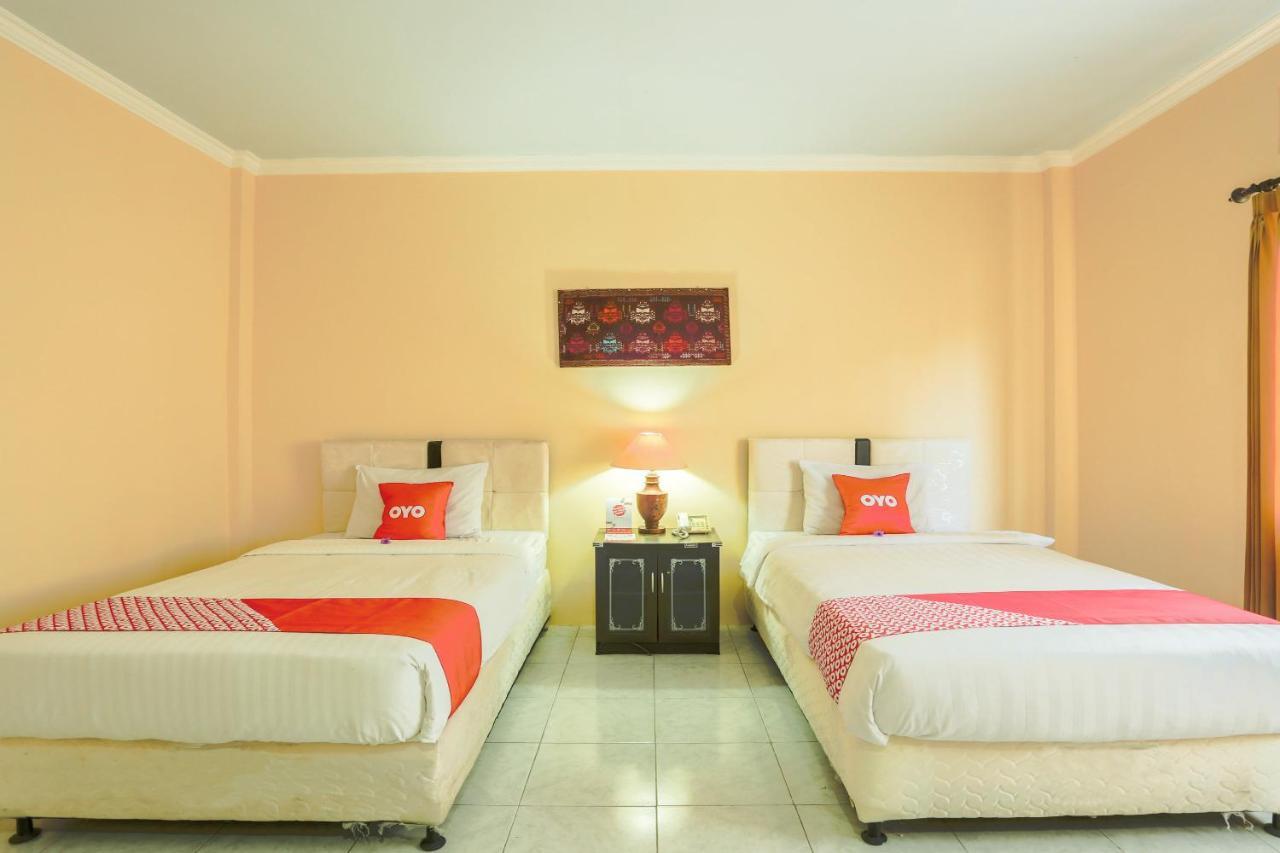 Oyo 1732 Edotel Praya Syariah Exterior foto