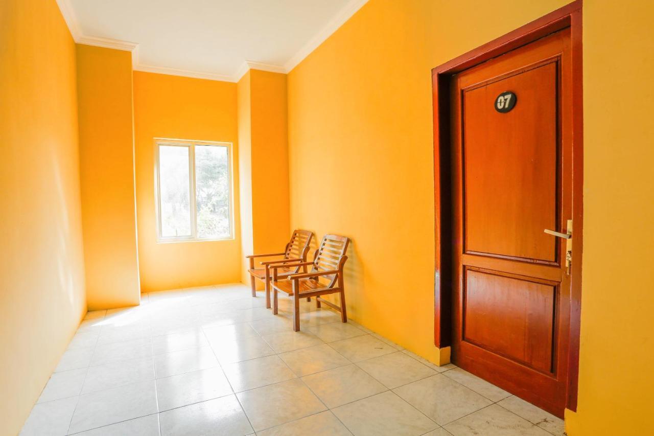 Oyo 1732 Edotel Praya Syariah Exterior foto