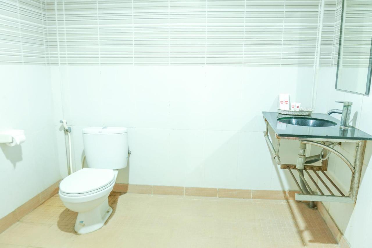 Oyo 1732 Edotel Praya Syariah Exterior foto