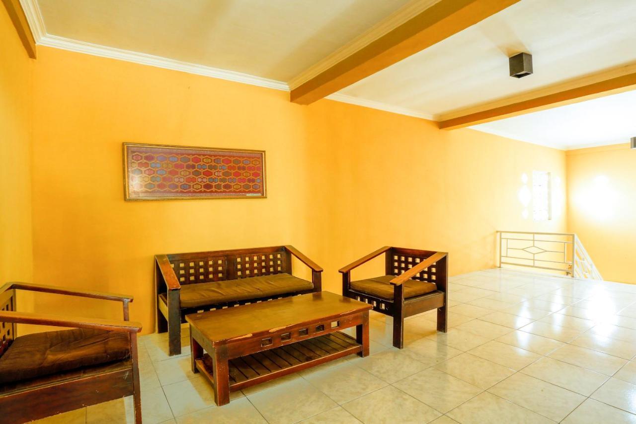 Oyo 1732 Edotel Praya Syariah Exterior foto