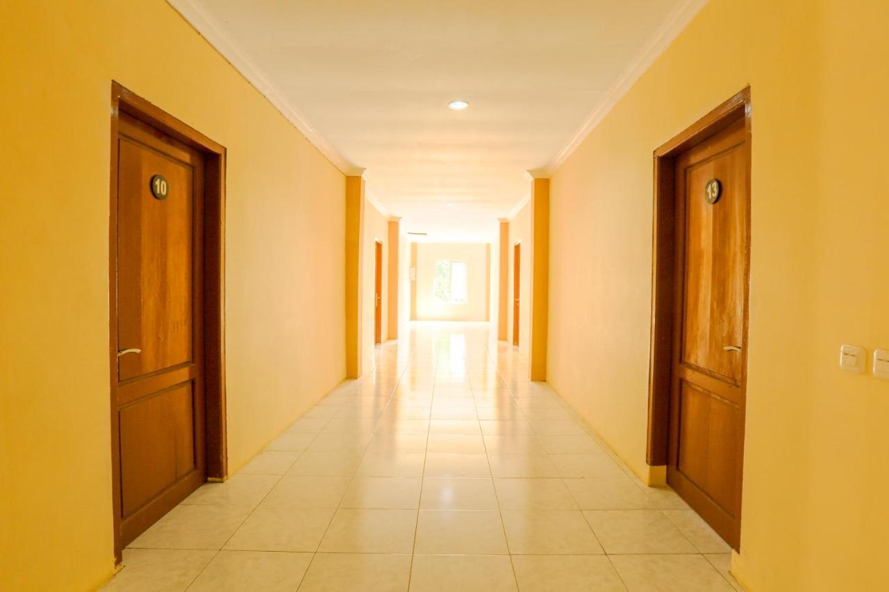 Oyo 1732 Edotel Praya Syariah Exterior foto